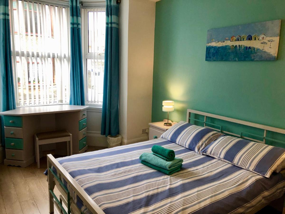 Portrush Holiday Hostel Guesthouse Exterior photo